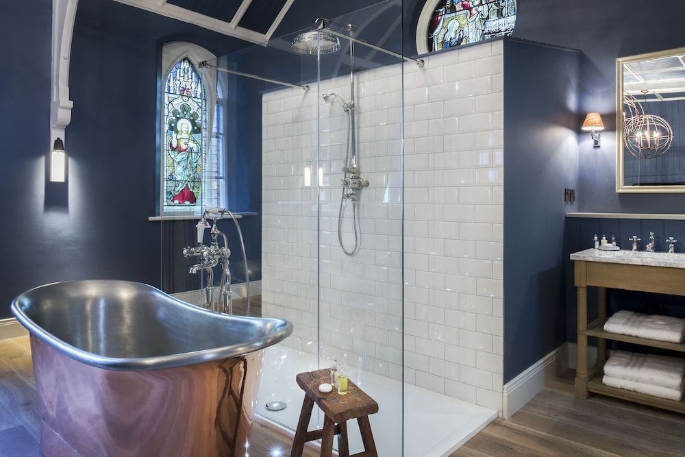 Deep Soaking Bathtub