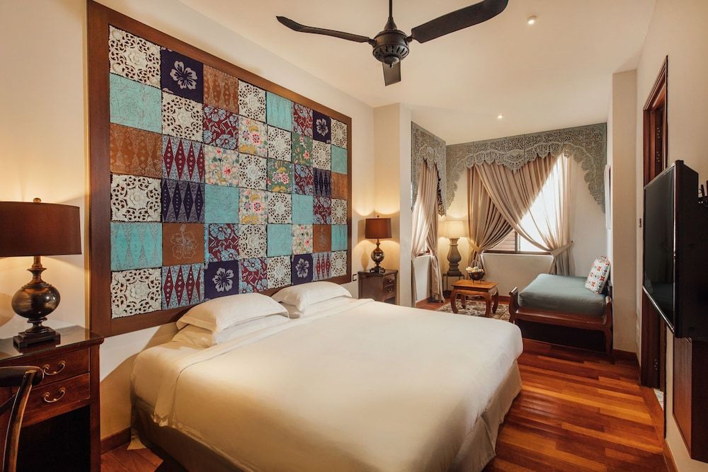 Campbell House Deluxe Room