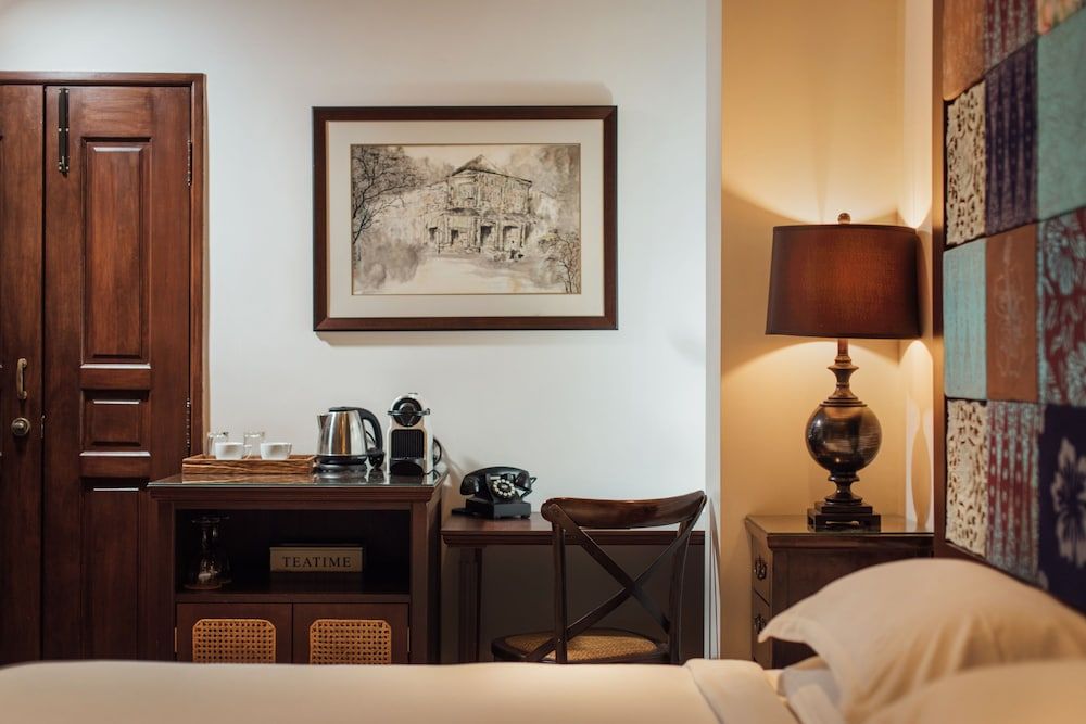 Campbell House Deluxe Room 11