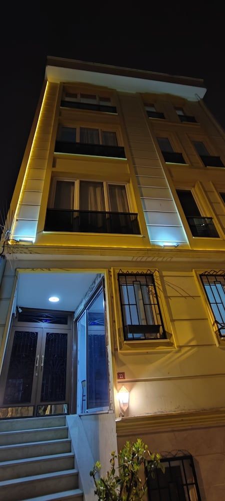 undefined Sunset Apart 8