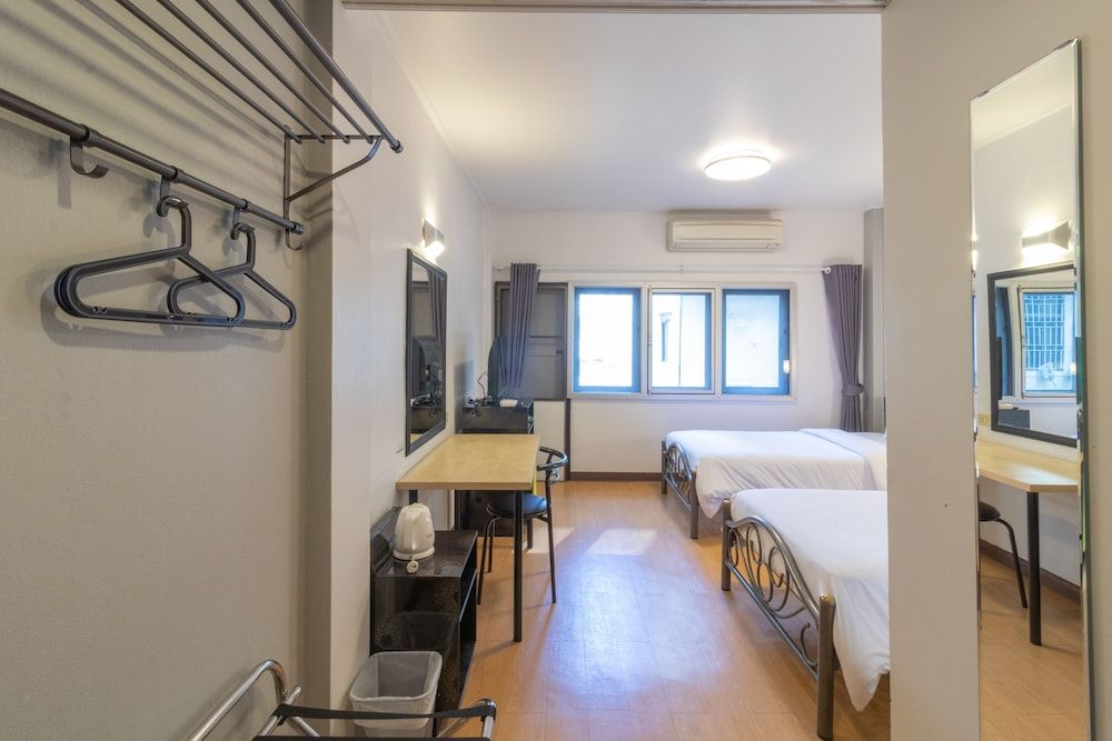 Intown Residence Superior Twin Room 14