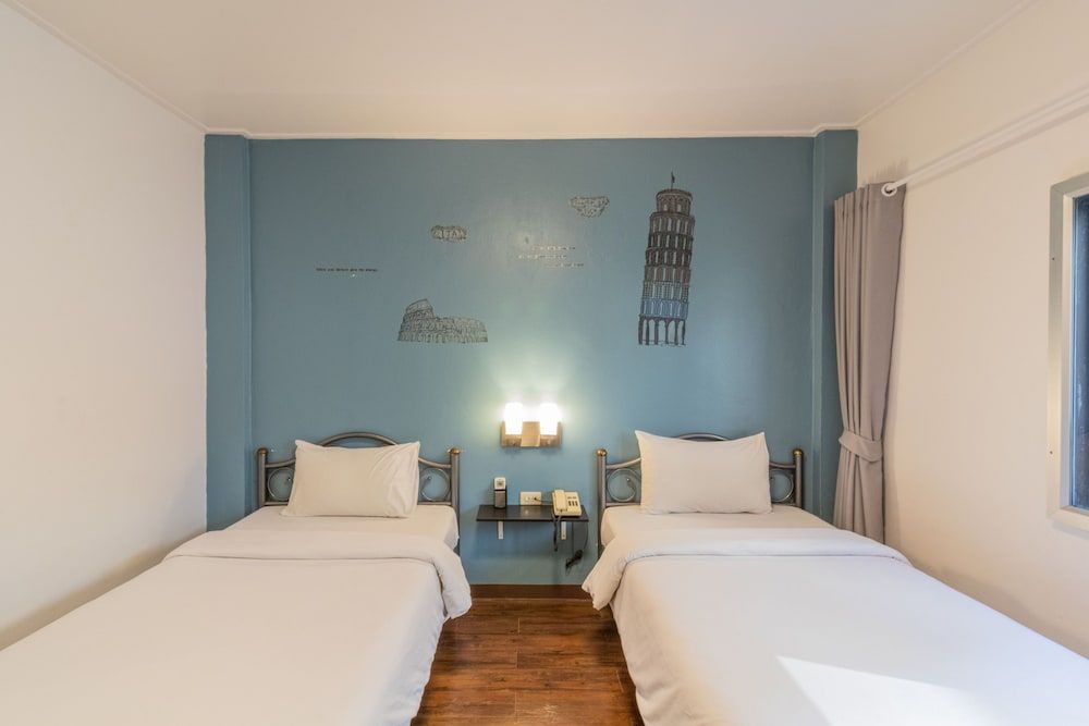 Intown Residence Superior Twin Room 9