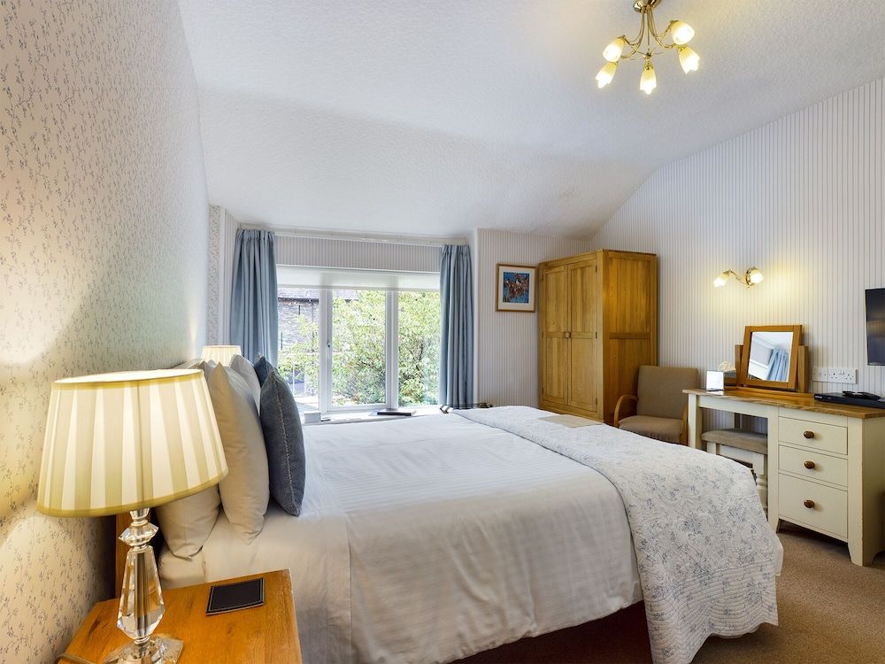 Economy Room, 1 King Bed, Bathtub