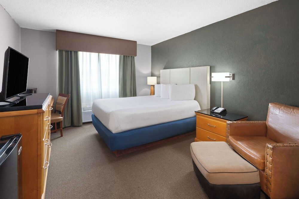 Room, 1 Queen Bed, Accessible, Non Smoking (Mobility)