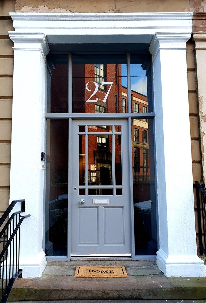 undefined Vibrant Spacious Apartment In West End 2