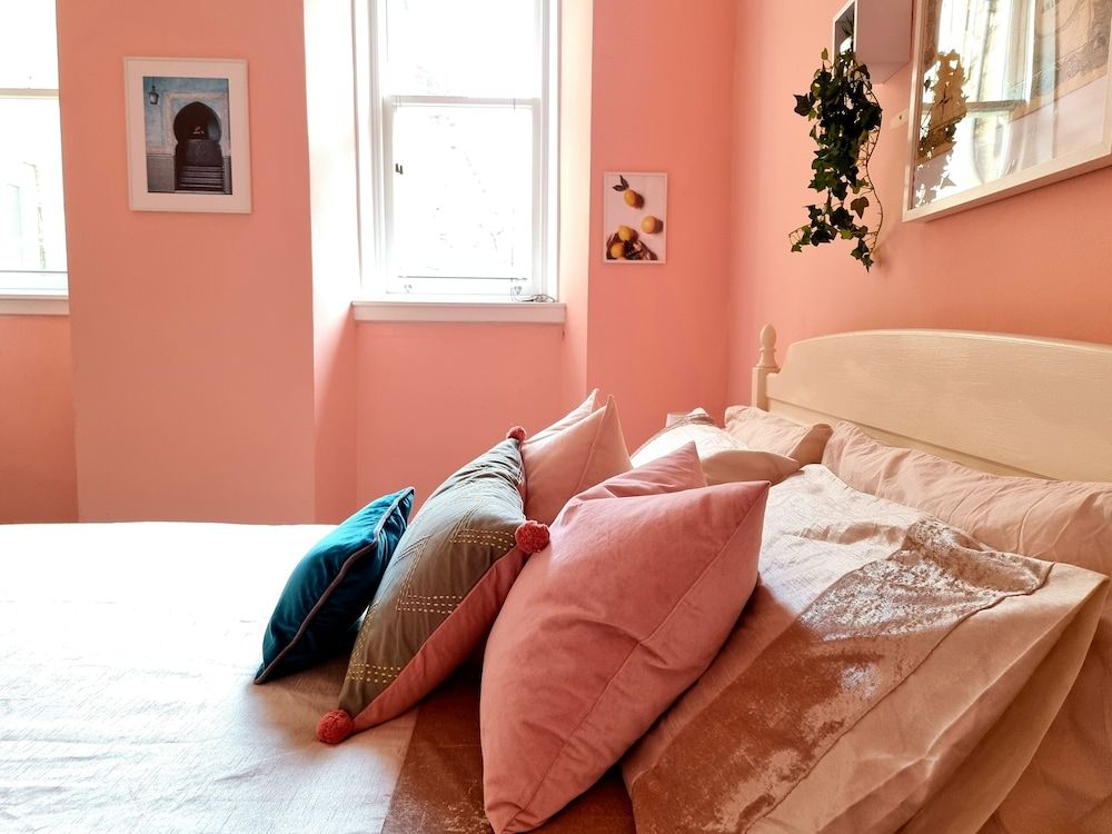 undefined Vibrant Spacious Apartment In West End 8