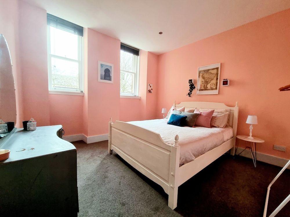 undefined Vibrant Spacious Apartment In West End 6