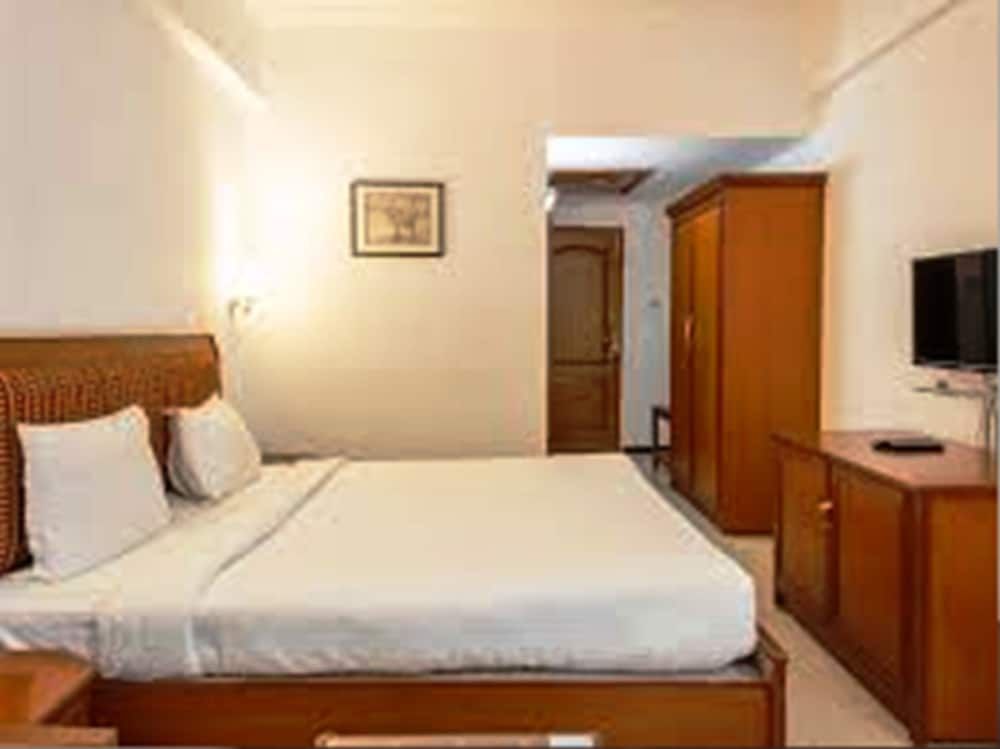 Hotel Preethi Classic Towers Deluxe Room 11