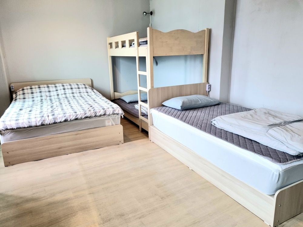 Wandonesia Deluxe Family Room