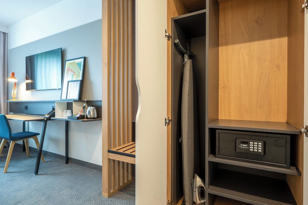 Holiday Inn Munich- Westpark by IHG Standard Room, 2 Twin Beds 12