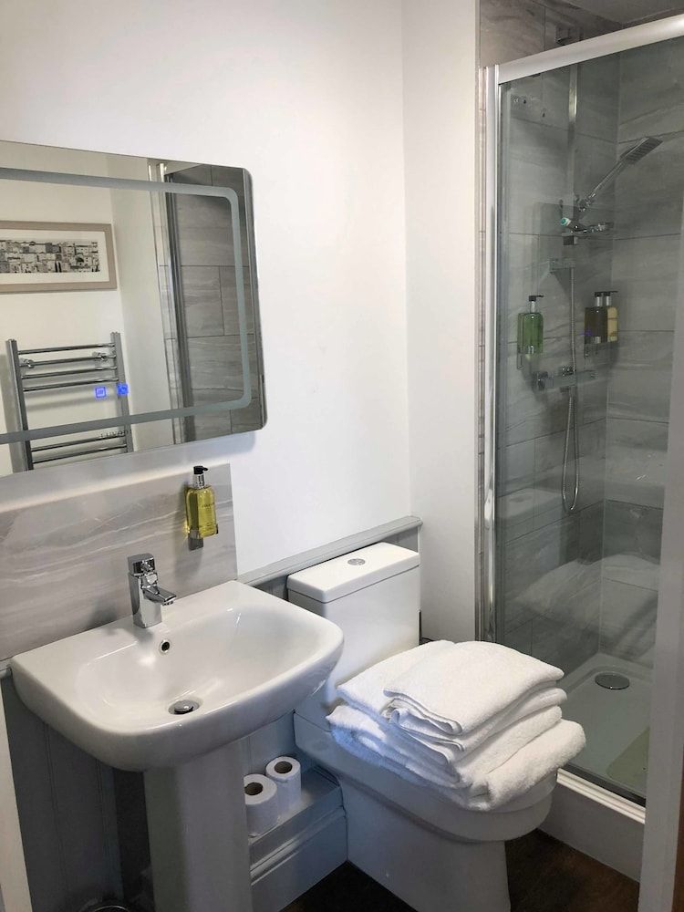 The Wheatsheaf Inn Double Room (Room 2) 5