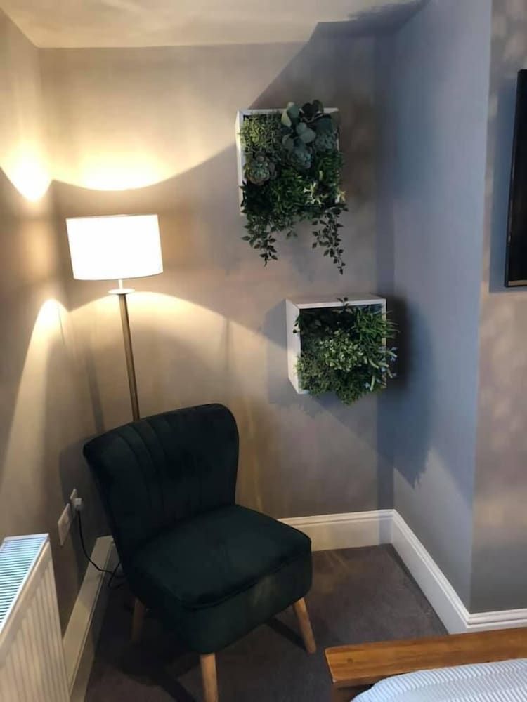 The Wheatsheaf Inn Double Room (Room 4) 8