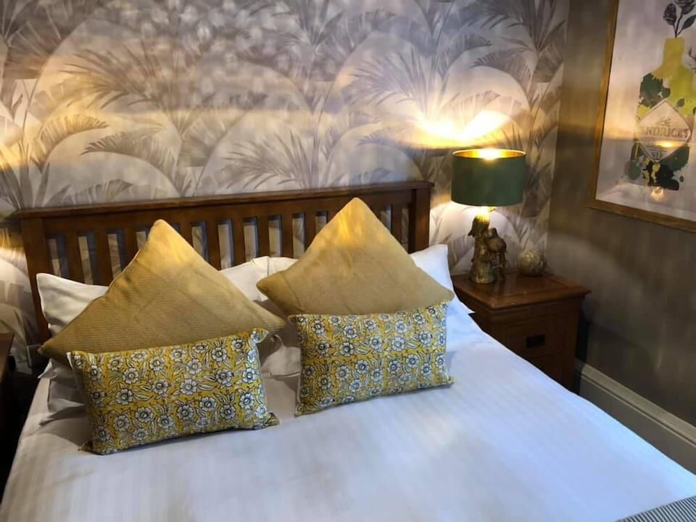 The Wheatsheaf Inn Double Room (Room 4) 2