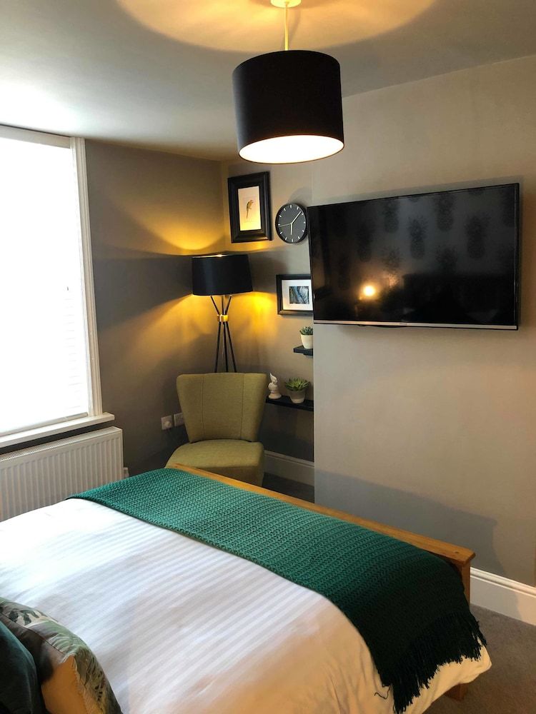 The Wheatsheaf Inn Double Room (Room 2) 4