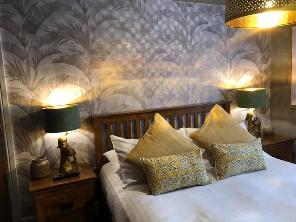 The Wheatsheaf Inn Double Room (Room 4) 3