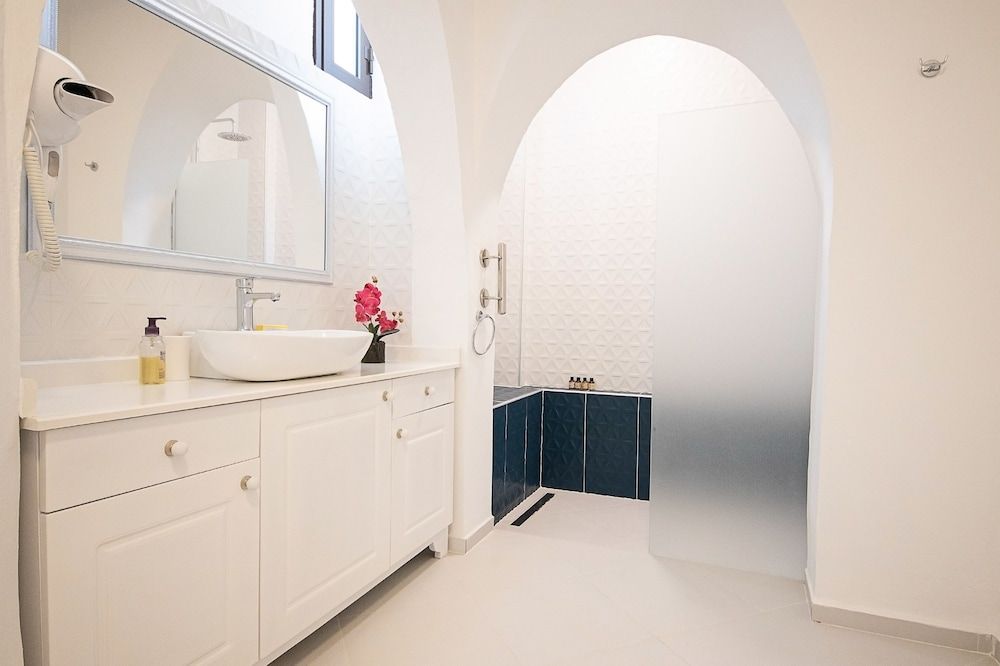 The Flag Suites Double Room, Sea View 3