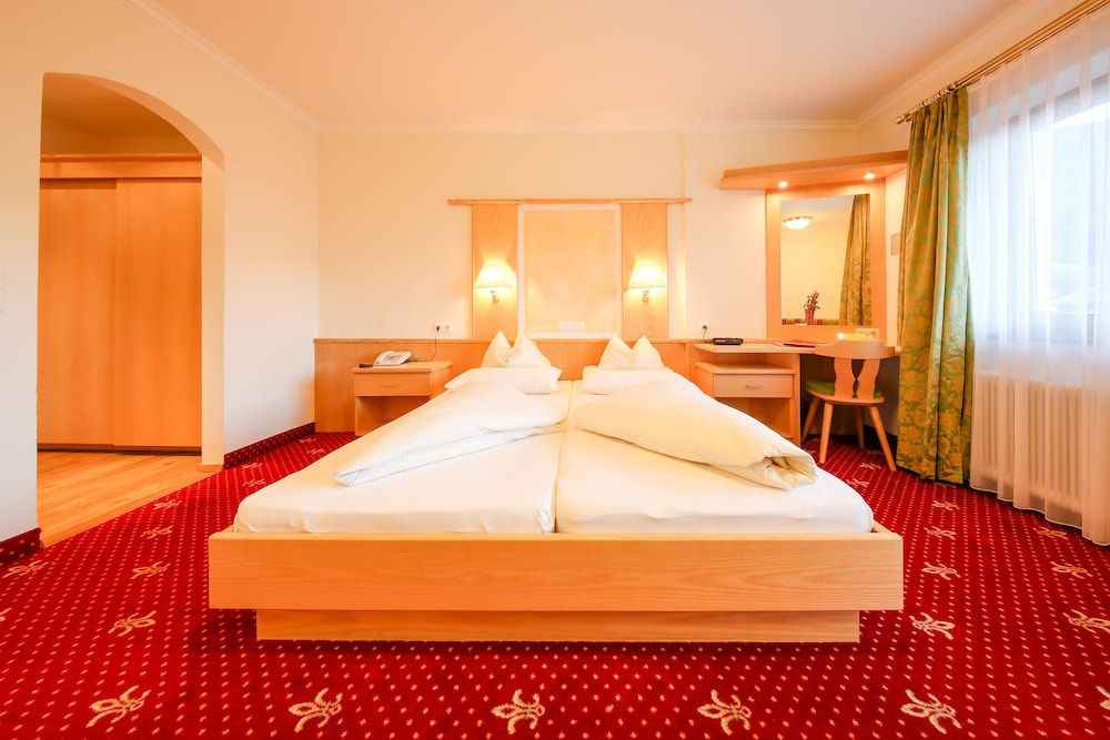 Hotel Persal Superior Triple Room, Multiple Beds, Balcony, Valley View 3