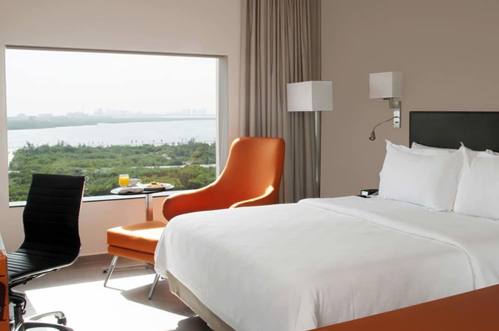 Fiesta Inn Cancun Las Americas Superior Room, 1 King Bed 3