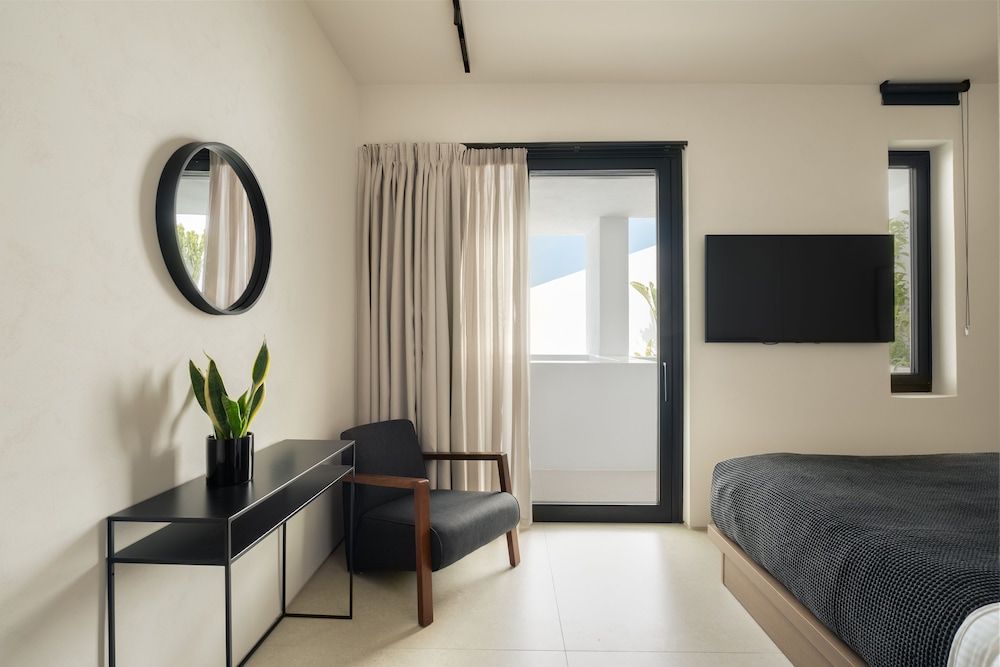 CUBIC Mykonos Seafront Design Suites Superior Double Room with Mini Pool, No View 5