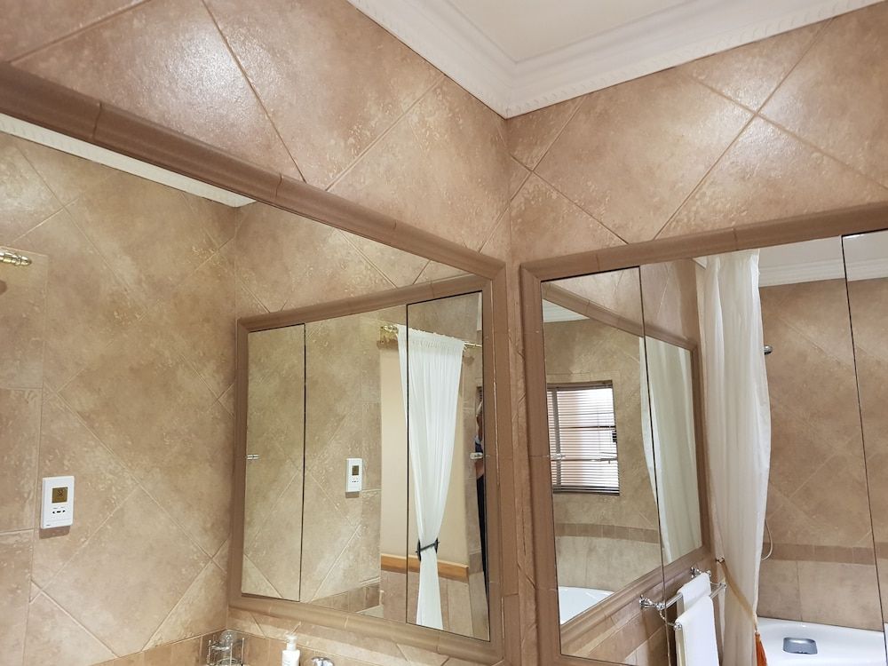 Bubez Guesthouse Deluxe Room (2) 10