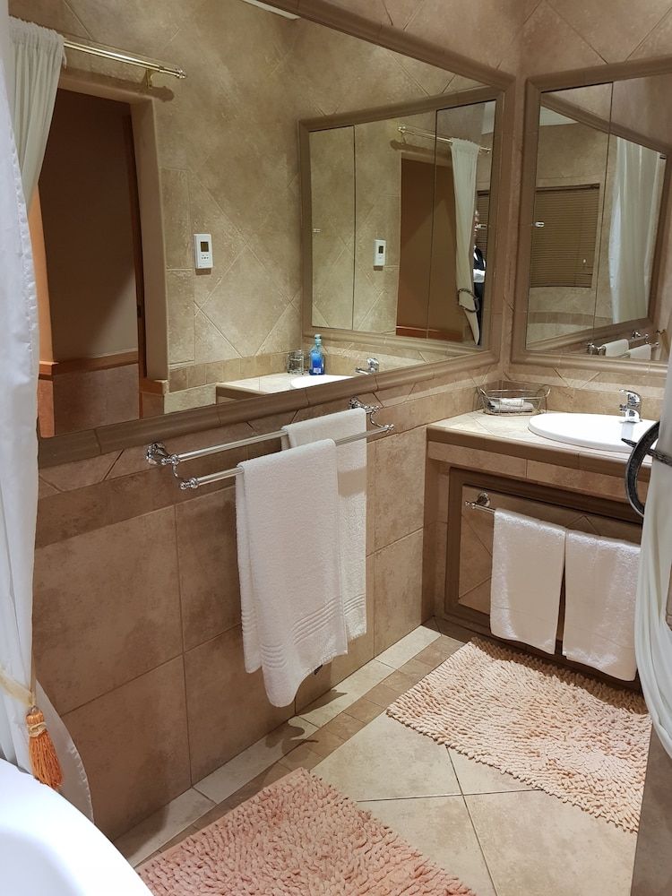 Bubez Guesthouse Deluxe Room (2) 11