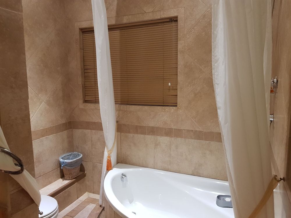 Bubez Guesthouse Deluxe Room (2) 13