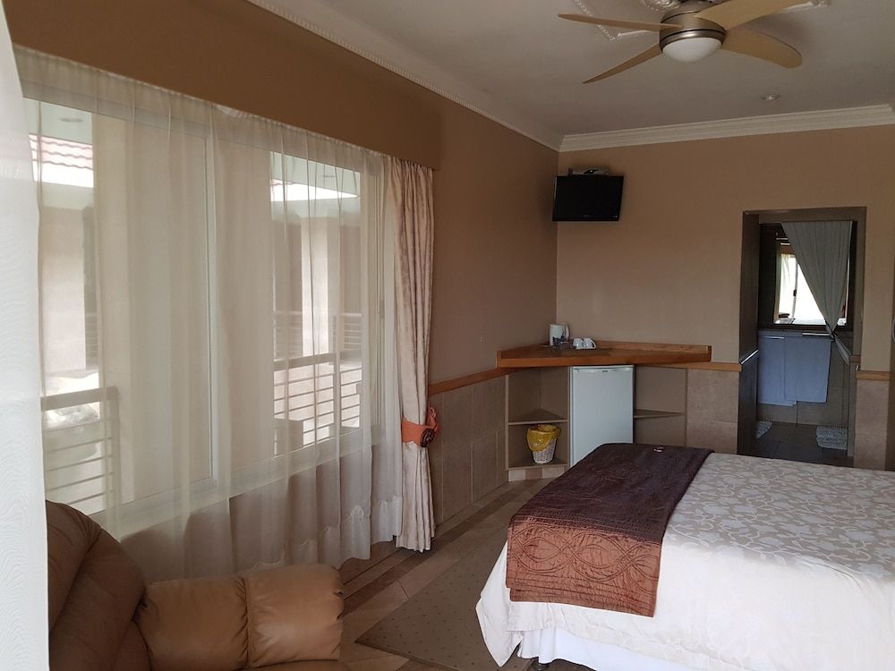 Bubez Guesthouse Deluxe Room (2) 5