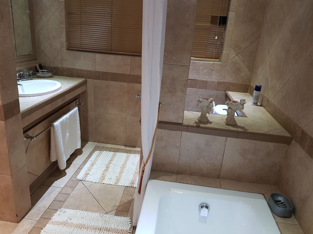 Bubez Guesthouse Deluxe Room (2) 16