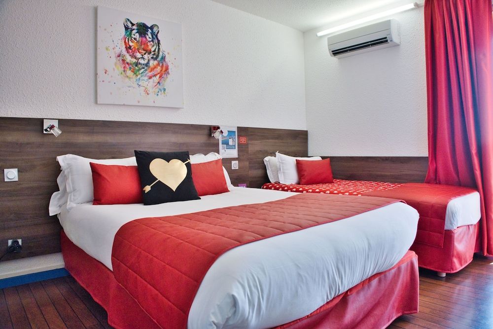 Hôtel des 2 golfs Standard Triple Room, City View 2