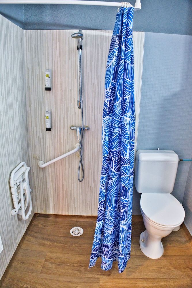 Hôtel des 2 golfs Room, 1 Queen Bed, Accessible 8