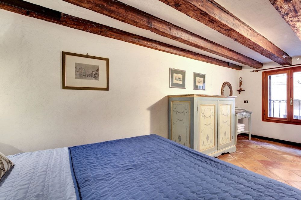 undefined Rialto canal view 4