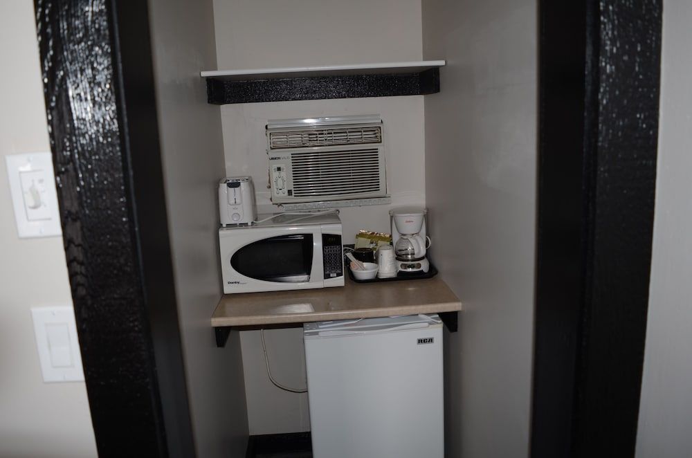 TC Motel Economy Room, 1 Queen Bed, Non Smoking 10