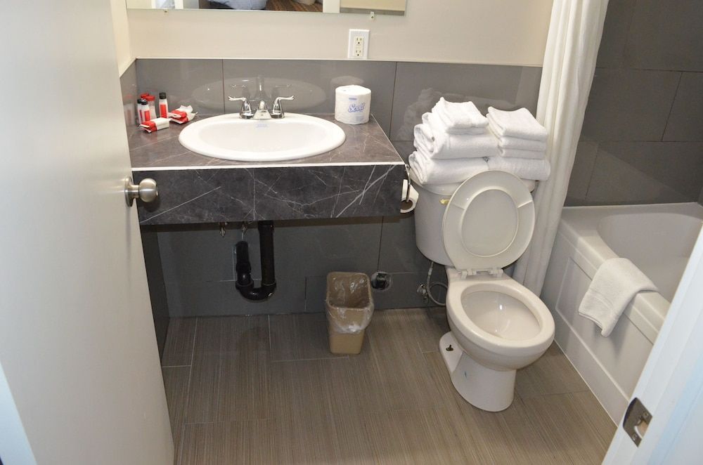 TC Motel Economy Room, 2 Queen Beds, Non Smoking, Kitchen 8