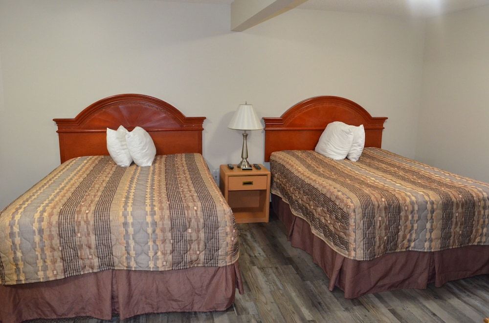 TC Motel Economy Room, 2 Queen Beds, Non Smoking, Kitchen 6