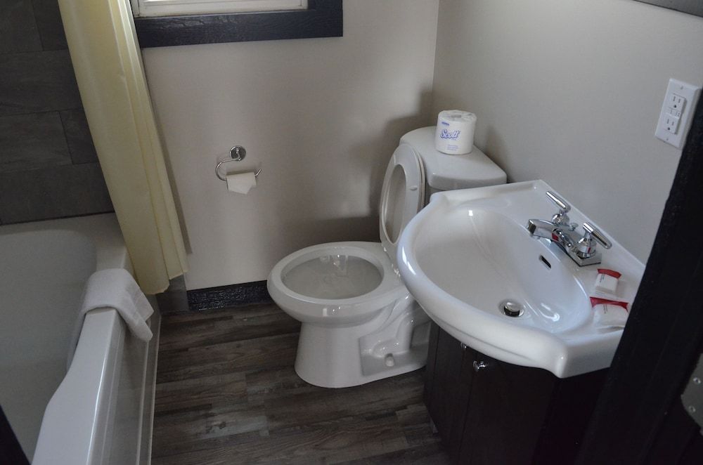 TC Motel Economy Room, 2 Queen Beds, Non Smoking, Kitchen 7