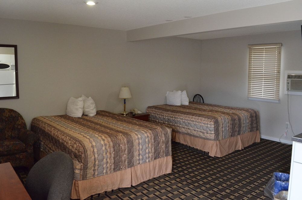 TC Motel Economy Room, 2 Queen Beds, Non Smoking, Kitchen 4