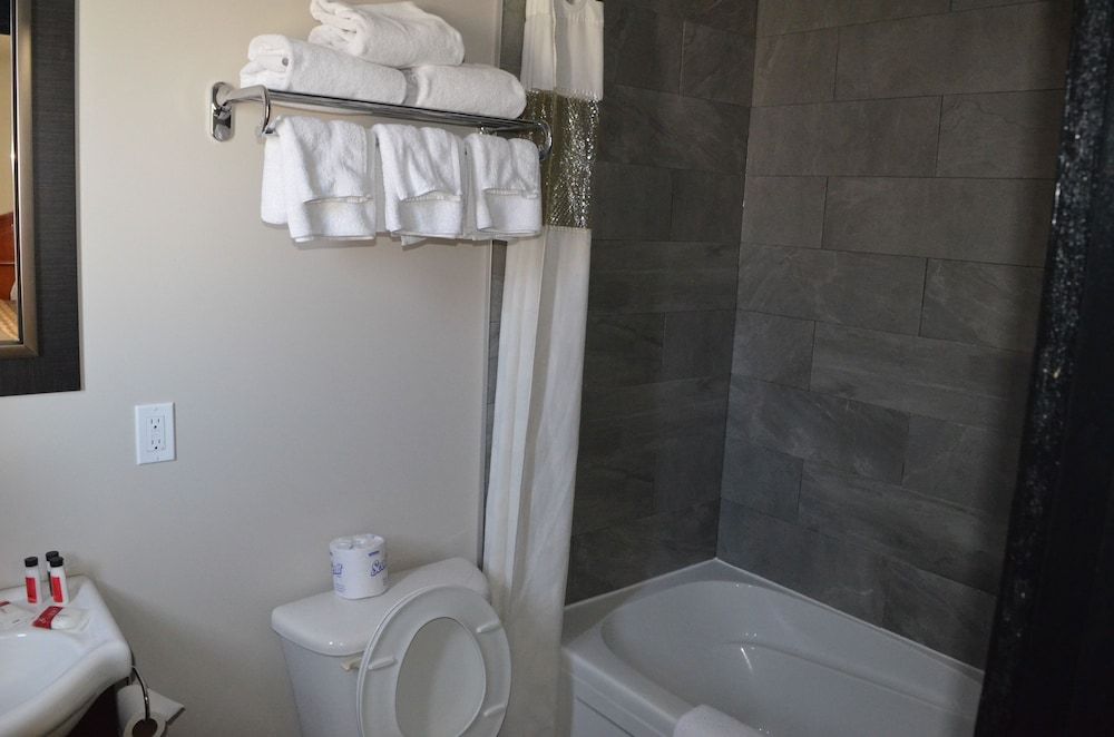 TC Motel Economy Room, 2 Queen Beds, Non Smoking, Kitchen 10