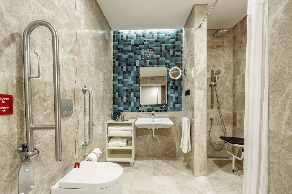 Dedeman Kartepe Handicapped Room King City View 5