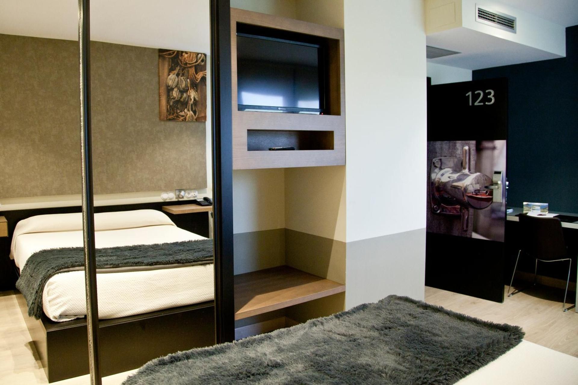 Double or Twin Room with Extra Bed (3 Adults)
