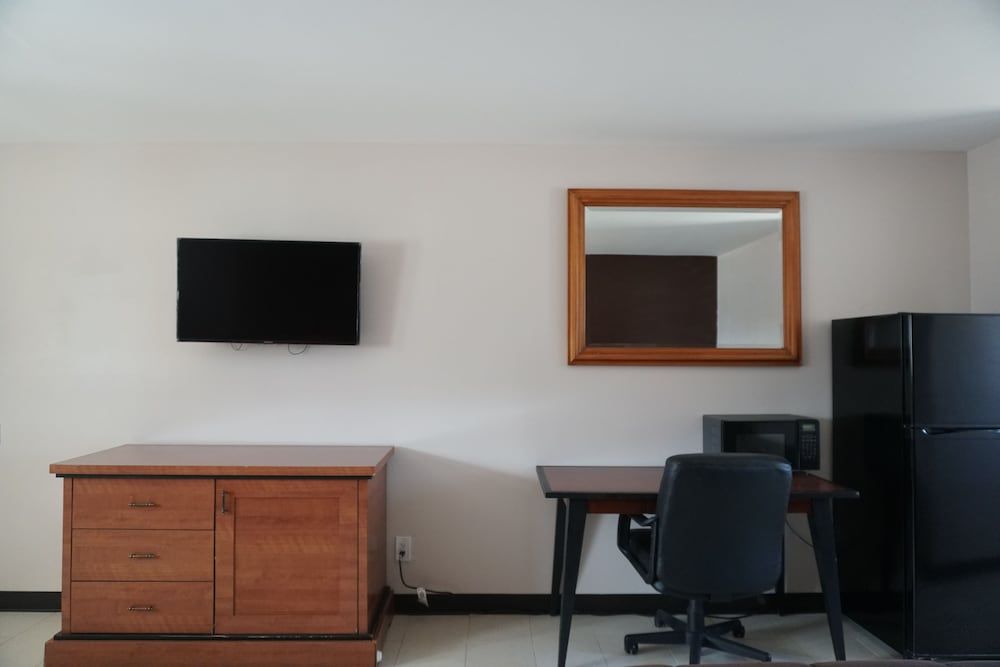 Deluxe Suite, 1 Bedroom, Pool View