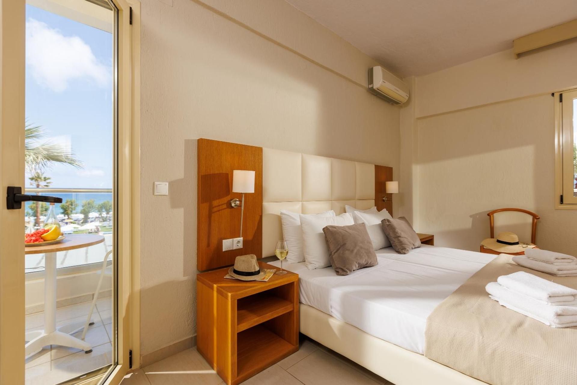 Double or Twin Room with Sea View