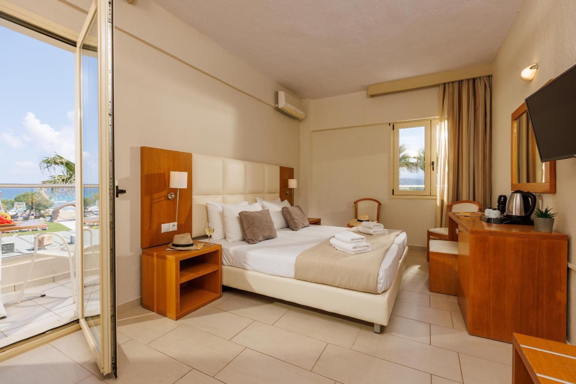 Double or Twin Room with Sea View