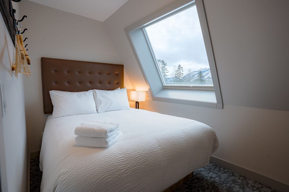Basecamp Suites Banff Superior Apartment, 2 Bedrooms 2