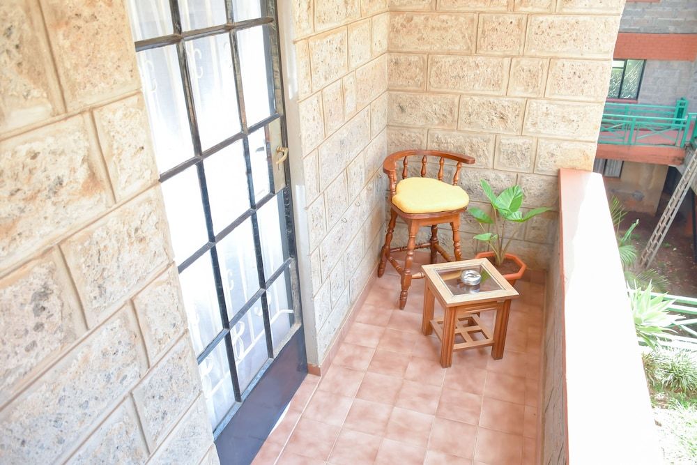 Homes by Della Superior Apartment 12