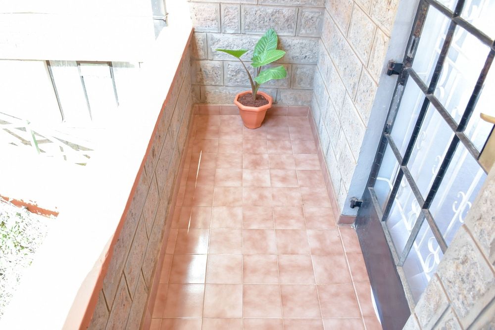 Homes by Della Superior Apartment 13