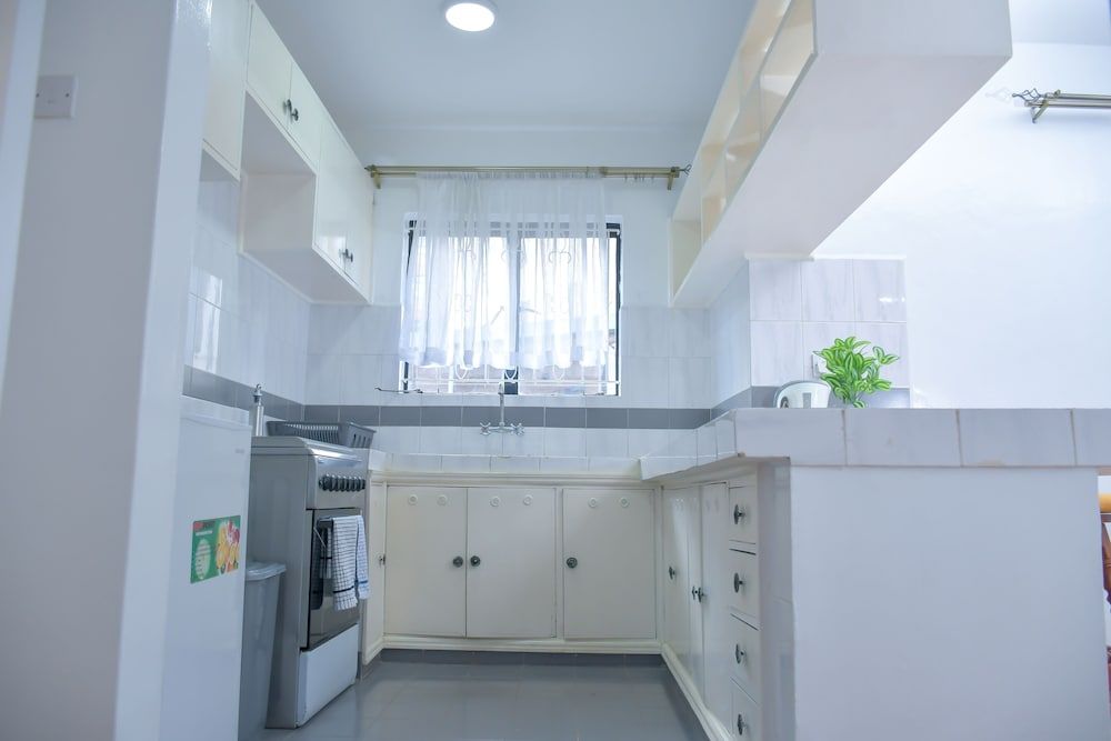 Homes by Della Superior Apartment 9