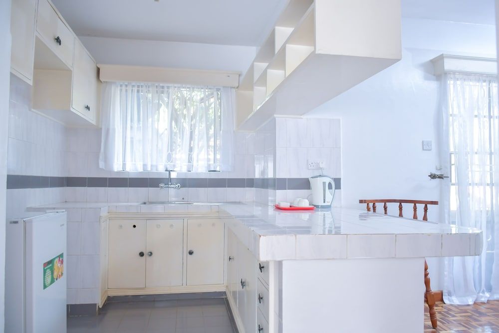 Homes by Della Superior Apartment 10