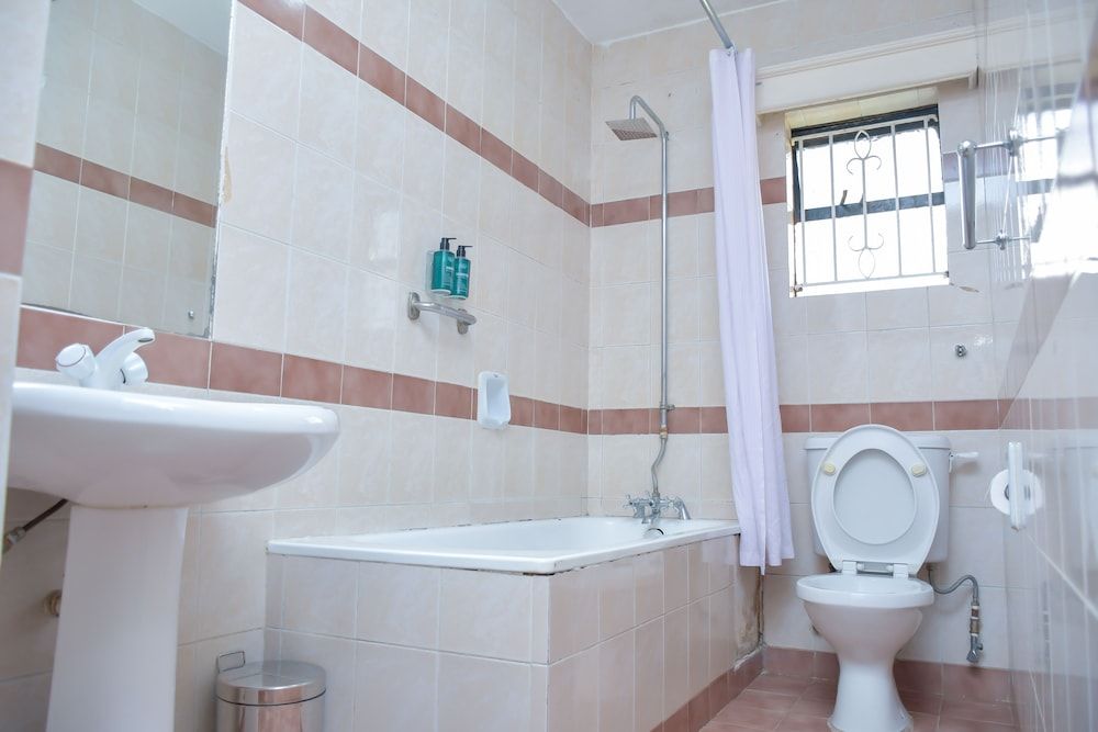 Homes by Della Superior Apartment 16