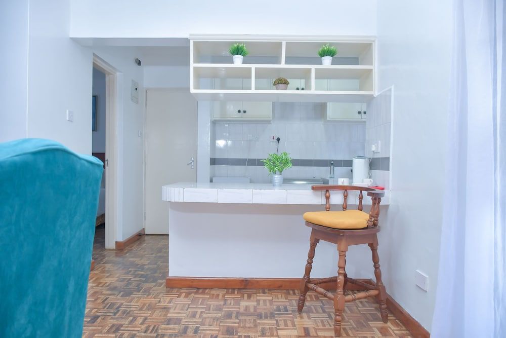 Homes by Della Superior Apartment 7