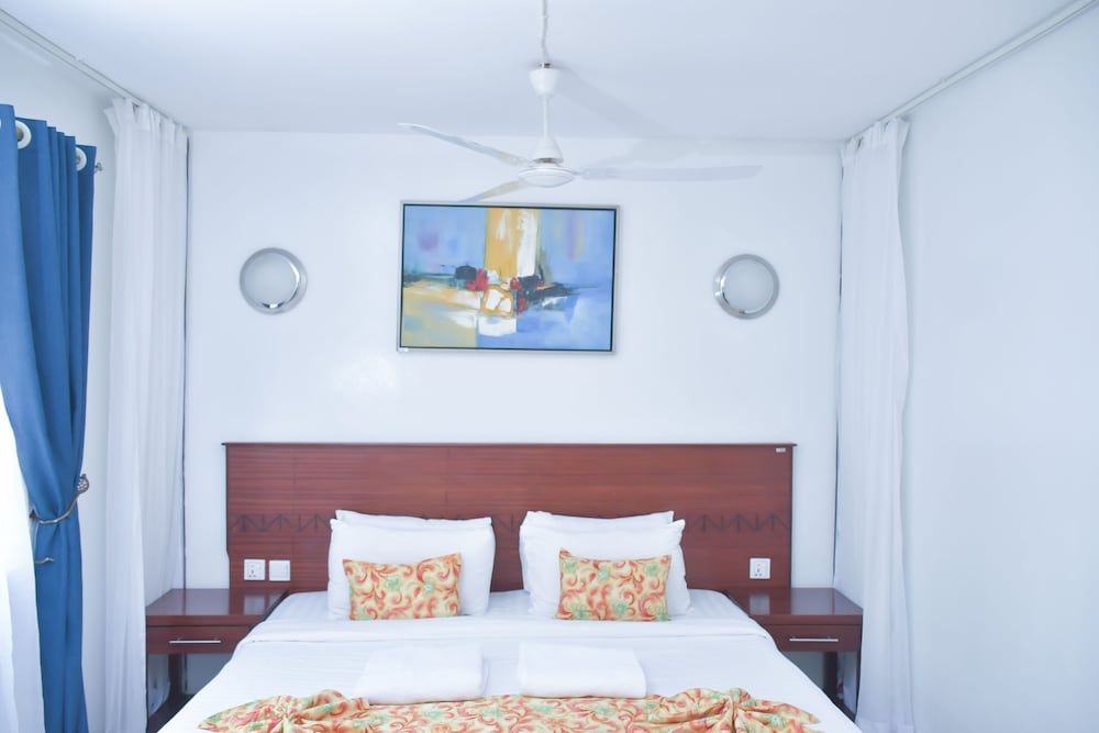 Homes by Della Superior Apartment 2